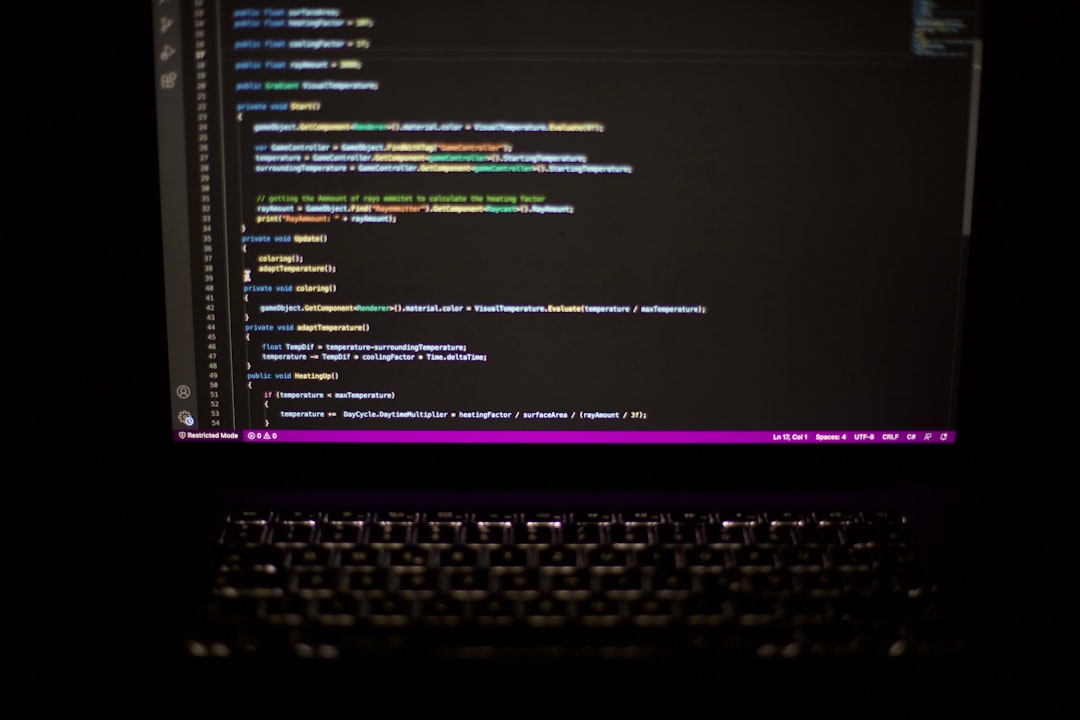 ハッカソンでチームが開発している様子